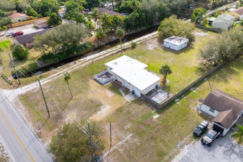Commercial property in Lake Worth, Florida 121.98 sq.m. № 2146118 - photo 4