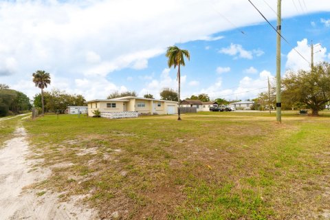 Commercial property in Lake Worth, Florida 121.98 sq.m. № 2146118 - photo 5