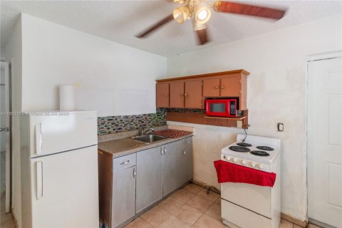 House in Miami Gardens, Florida 4 bedrooms, 175.03 sq.m. № 1893116 - photo 26
