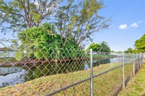 House in Miami Gardens, Florida 4 bedrooms, 175.03 sq.m. № 1893116 - photo 14