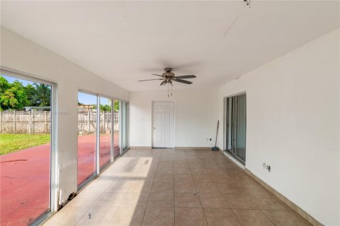 House in Miami Gardens, Florida 4 bedrooms, 175.03 sq.m. № 1893116 - photo 19