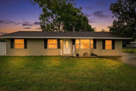 House in Belleview, Florida 3 bedrooms, 148.83 sq.m. № 2289775
