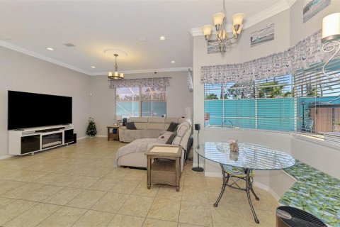 House in North Port, Florida 3 bedrooms, 220.18 sq.m. № 1538077 - photo 29