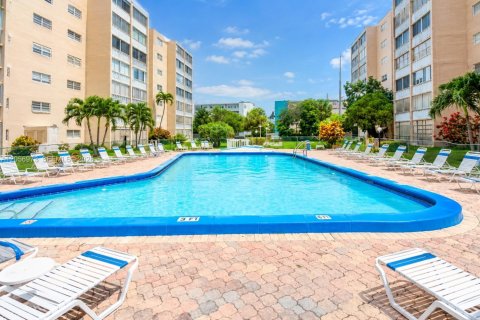 Condo à Hallandale Beach, Floride, 2 chambres № 2187803