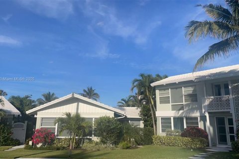 Condo in Delray Beach, Florida, 2 bedrooms  № 1861948 - photo 1