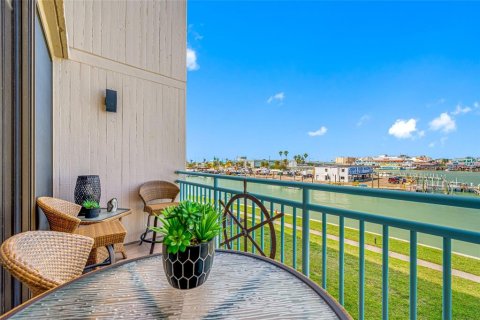 Condo in Treasure Island, Florida, 1 bedroom  № 1903065 - photo 6