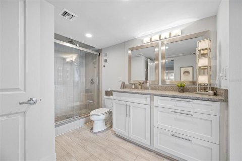 Condo in Treasure Island, Florida, 1 bedroom  № 1903065 - photo 21