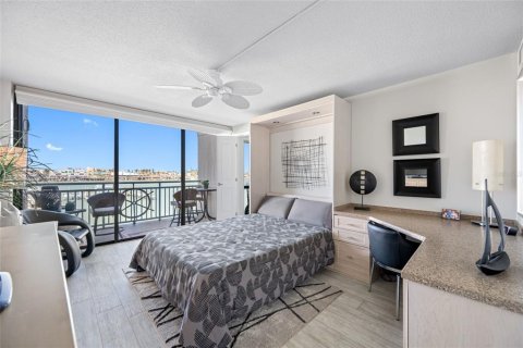 Condo in Treasure Island, Florida, 1 bedroom  № 1903065 - photo 20