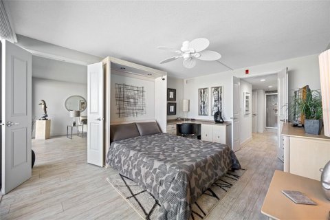 Condo in Treasure Island, Florida, 1 bedroom  № 1903065 - photo 19