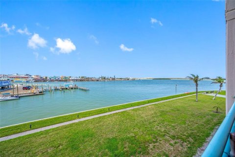 Condo in Treasure Island, Florida, 1 bedroom  № 1903065 - photo 27