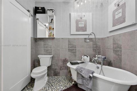 Снять в аренду виллу или дом в Помпано-Бич, Флорида 3 спальни, 258.83м2, № 2029514 - фото 12