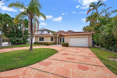 Снять в аренду виллу или дом в Помпано-Бич, Флорида 3 спальни, 258.83м2, № 2029514 - фото 11