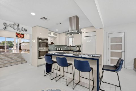 Снять в аренду виллу или дом в Помпано-Бич, Флорида 3 спальни, 258.83м2, № 2029514 - фото 4