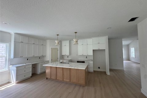 House in Tampa, Florida 4 bedrooms, 282.89 sq.m. № 1885300 - photo 2