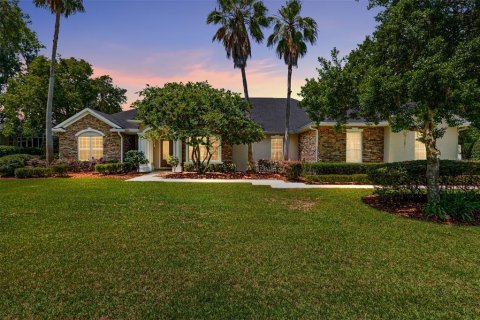 House in Ocala, Florida 4 bedrooms, 322.56 sq.m. № 1737348 - photo 1