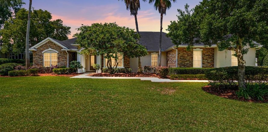 House in Ocala, Florida 4 bedrooms, 322.56 sq.m. № 1737348