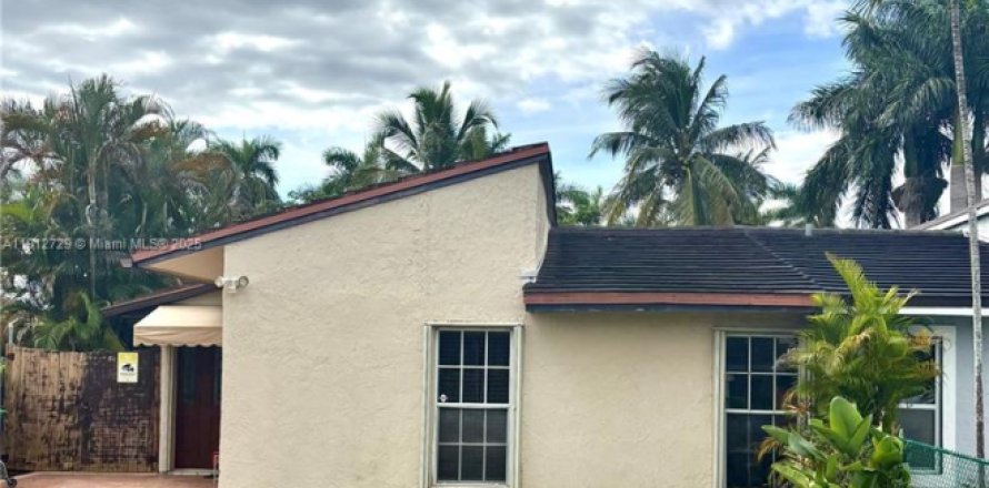 Adosado en Miami, Florida 3 dormitorios, 118.54 m2 № 1968741