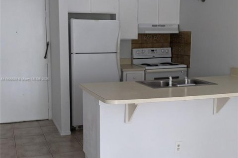 Copropriété à louer à Coral Springs, Floride: 1 chambre, 57.51 m2 № 1956632 - photo 1