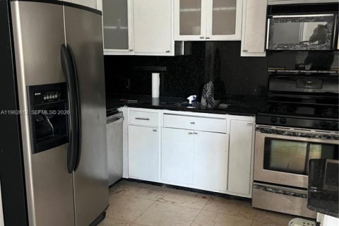 Condo in Miami Beach, Florida, 1 bedroom  № 2023791 - photo 14