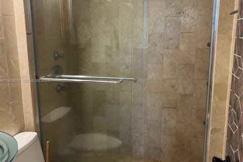 Condo in Miami Beach, Florida, 1 bedroom  № 2023791 - photo 11