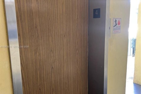 Condo in Miami Beach, Florida, 1 bedroom  № 2023791 - photo 18