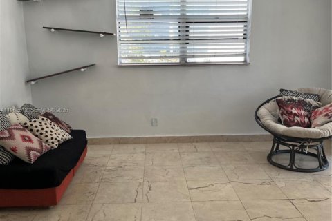 Condo in Miami Beach, Florida, 1 bedroom  № 2023791 - photo 4