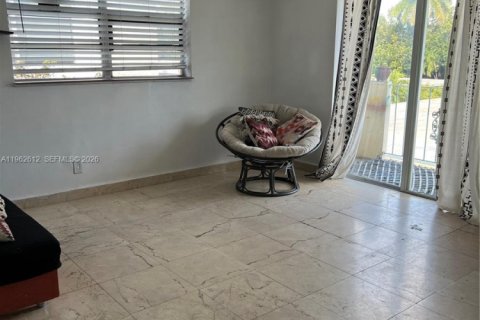 Condo in Miami Beach, Florida, 1 bedroom  № 2023791 - photo 13