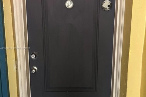 Condo in Miami Beach, Florida, 1 bedroom  № 2023791 - photo 15