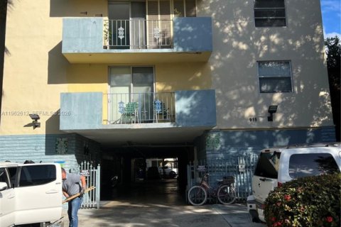 Condo in Miami Beach, Florida, 1 bedroom  № 2023791