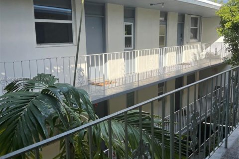 Condo in Miami Beach, Florida, 1 bedroom  № 2023791 - photo 16