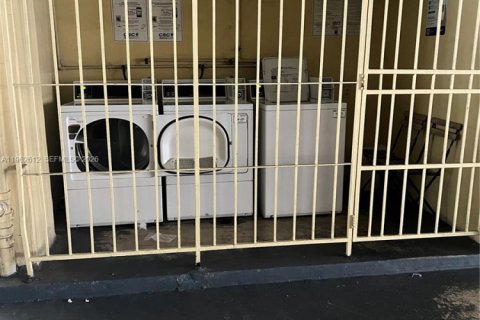 Condo in Miami Beach, Florida, 1 bedroom  № 2023791 - photo 21