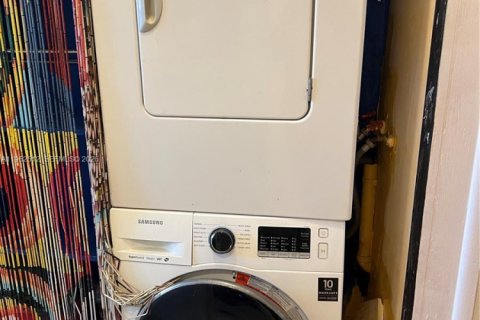 Condo in Miami Beach, Florida, 1 bedroom  № 2023791 - photo 10