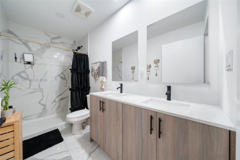 Casa en venta en Florida City, Florida, 5 dormitorios, 176.7 m2 № 2040827 - foto 19