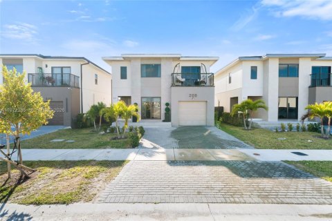 Casa en venta en Florida City, Florida, 5 dormitorios, 176.7 m2 № 2040827 - foto 2