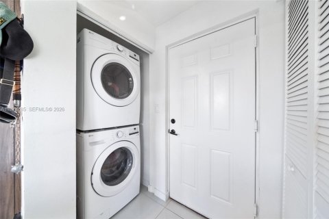 Casa en venta en Florida City, Florida, 5 dormitorios, 176.7 m2 № 2040827 - foto 8