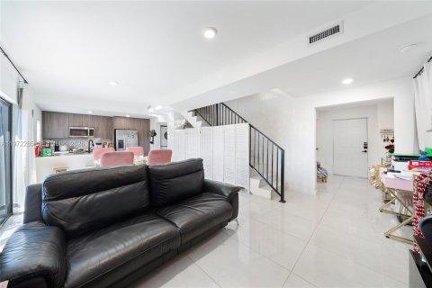 Casa en venta en Florida City, Florida, 5 dormitorios, 176.7 m2 № 2040827 - foto 4