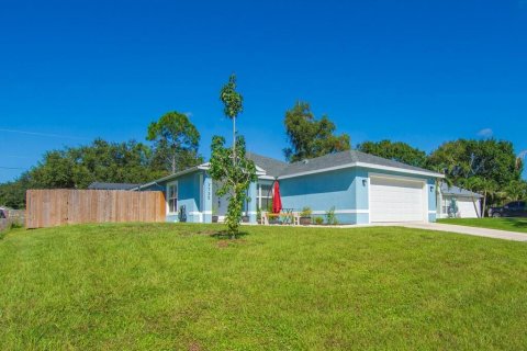 House in Vero Beach, Florida 3 bedrooms, 181.53 sq.m. № 2374770 - photo 24