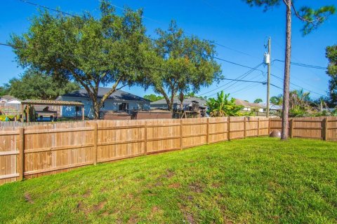 House in Vero Beach, Florida 3 bedrooms, 181.53 sq.m. № 2374770 - photo 21