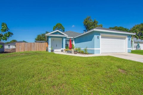 House in Vero Beach, Florida 3 bedrooms, 181.53 sq.m. № 2374770