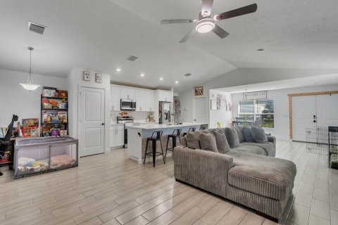 House in Vero Beach, Florida 3 bedrooms, 181.53 sq.m. № 2374770 - photo 7