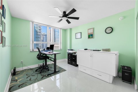 Купить кондоминиум в Майами, Флорида 2 спальни, 97.45м2, № 1988094 - фото 19