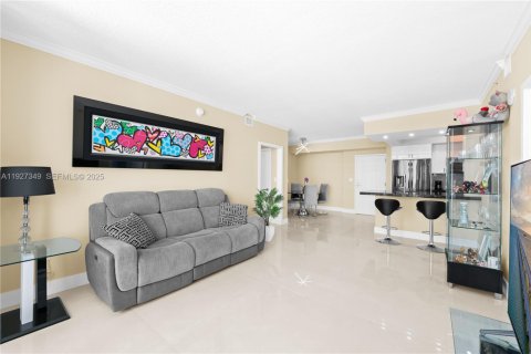 Купить кондоминиум в Майами, Флорида 2 спальни, 97.45м2, № 1988094 - фото 6