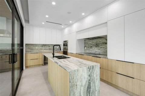 Купить виллу или дом в Майами, Флорида 4 спальни, 249.91м2, № 2049660 - фото 10