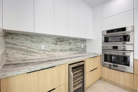 Купить виллу или дом в Майами, Флорида 4 спальни, 249.91м2, № 2049660 - фото 12