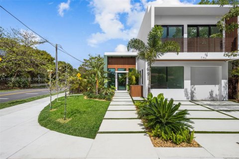 Купить виллу или дом в Майами, Флорида 4 спальни, 249.91м2, № 2049660 - фото 2