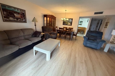 Condominio en venta en Lauderhill, Florida, 1 dormitorio, 86.21 m2 № 2190881 - foto 6