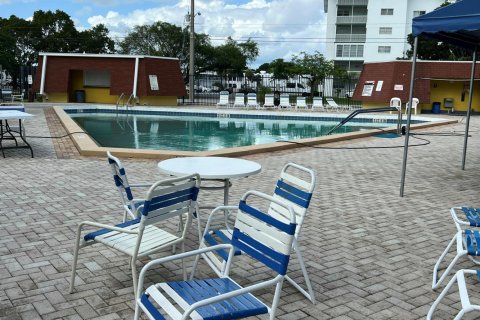 Condominio en venta en Lauderhill, Florida, 1 dormitorio, 86.21 m2 № 2190881 - foto 22