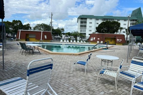 Condominio en venta en Lauderhill, Florida, 1 dormitorio, 86.21 m2 № 2190881 - foto 24