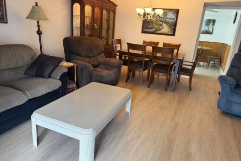 Condominio en venta en Lauderhill, Florida, 1 dormitorio, 86.21 m2 № 2190881 - foto 5