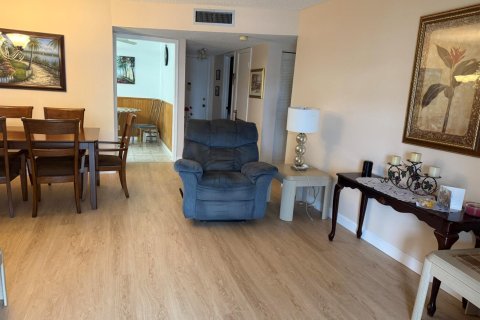 Condominio en venta en Lauderhill, Florida, 1 dormitorio, 86.21 m2 № 2190881 - foto 9